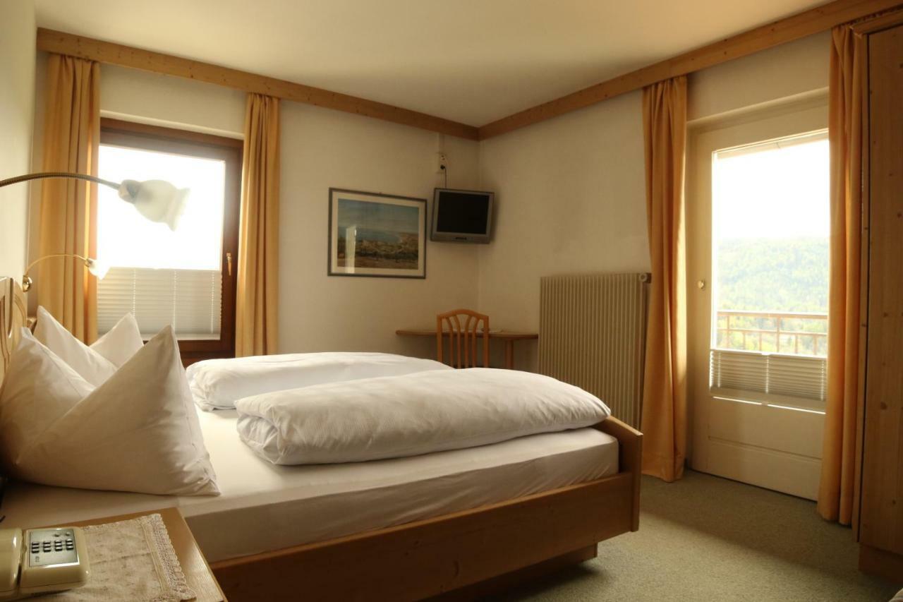 Gasthof Pension Roessl Nova Ponente Bagian luar foto